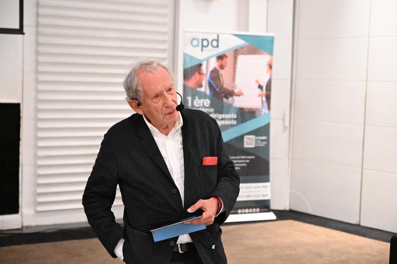 L’intervenant pendant la conférence géopolitique APD